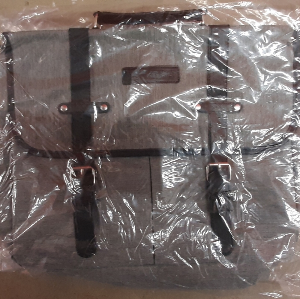 PRESTIGE MESSENGER BAG